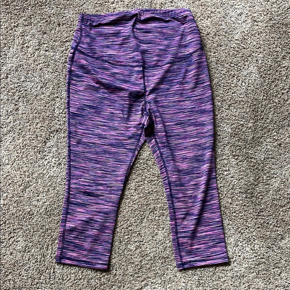 Old Navy Pink and Black Maternity cropped Leggings Stretchy Comfort